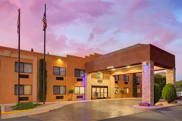 Holiday Inn Express Sedona Hotel exterior