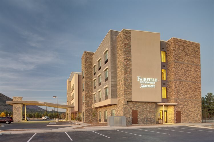 Fairfield Inn & Suites Flagstaff Hotel Exterior at Daytime