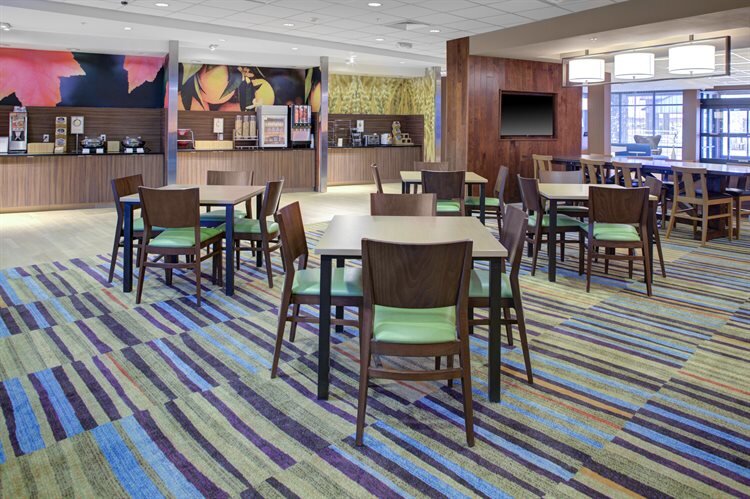 Fairfield Inn & Suites Flagstaff Hotel Dining Seating