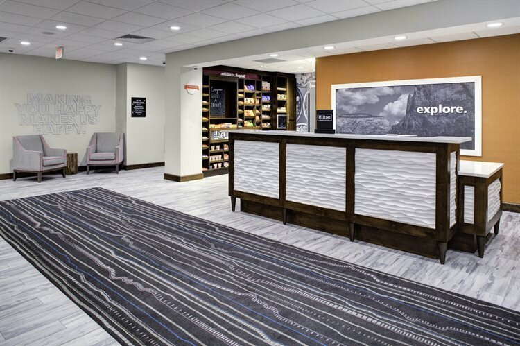 Hampton Inn & Suites Flagstaff Hotel Front Desk
