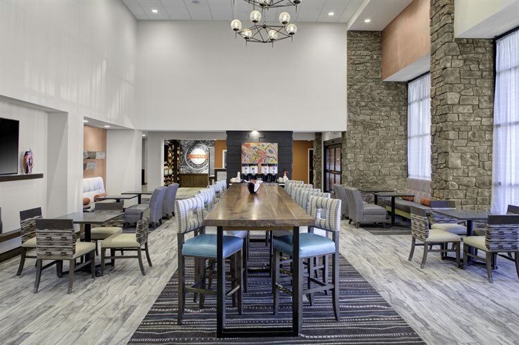 Hampton Inn & Suites Flagstaff Hotel Lobby