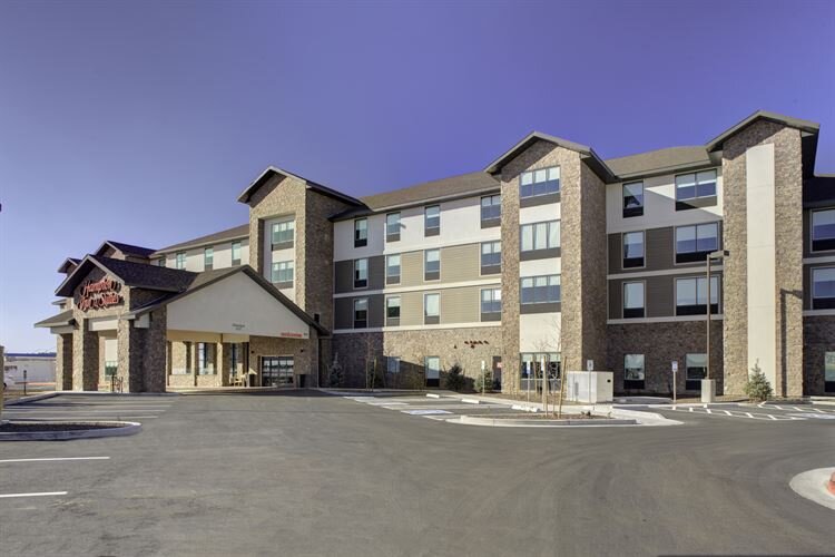 Hampton Inn Flagstaff Hotel Exterior at Daytime
